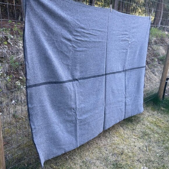 Vtg Military Wool Gray Blanket • 100% Wool Twin Cot Throw • Rustic Cabin Camping - Picture 2 of 4